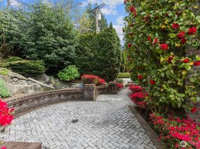 4725 W Mercer Way, Mercer Island WA 98040