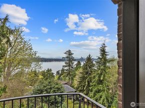4725 W Mercer Way, Mercer Island WA 98040