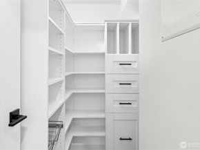 1142 NW 59th Street B, Seattle WA 98107