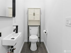 1142 NW 59th Street B, Seattle WA 98107