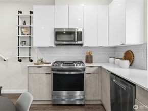 1142 NW 59th Street B, Seattle WA 98107