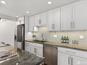 733 Lake Street S 104, Kirkland WA 98033