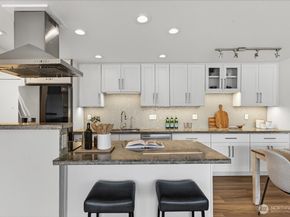 733 Lake Street S 104, Kirkland WA 98033