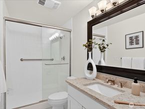 733 Lake Street S 104, Kirkland WA 98033