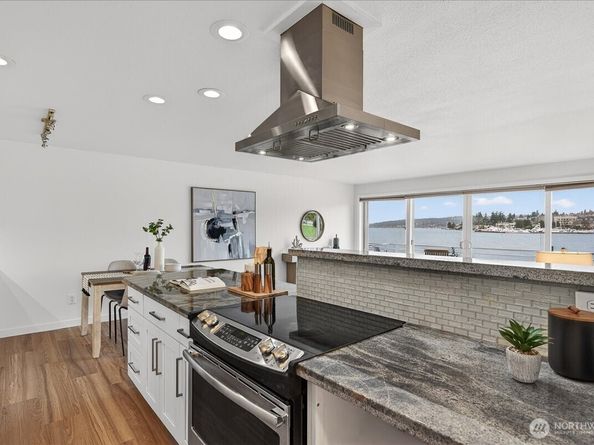 733 Lake Street S 104, Kirkland WA 98033