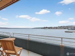 733 Lake Street S 104, Kirkland WA 98033