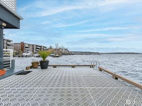 733 Lake Street S 104, Kirkland WA 98033