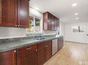 9812 S 212th St, Kent WA 98031