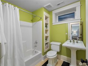 426 Smith Street, Seattle WA 98109