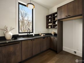 5808 Lakeview Drive, Kirkland WA 98033