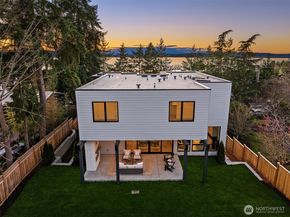 5808 Lakeview Drive, Kirkland WA 98033