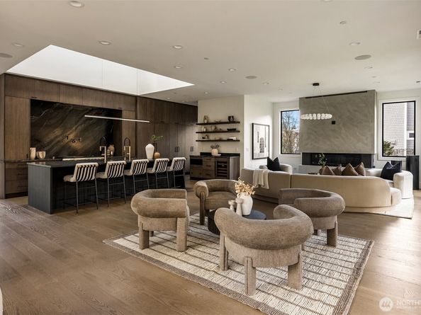 5808 Lakeview Drive, Kirkland WA 98033