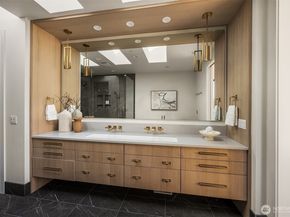 5808 Lakeview Drive, Kirkland WA 98033