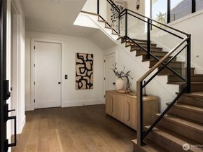 5808 Lakeview Drive, Kirkland WA 98033