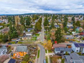 8752 Dayton Avenue N B, Seattle WA 98103