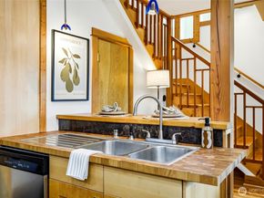 8752 Dayton Avenue N B, Seattle WA 98103