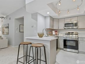 1354 Bellevue Way NE 4, Bellevue WA 98004