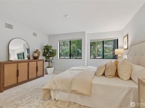 1354 Bellevue Way NE 4, Bellevue WA 98004