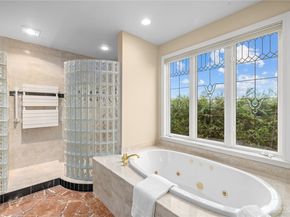 649 E Lake Sammamish Parkway SE, Sammamish WA 98074