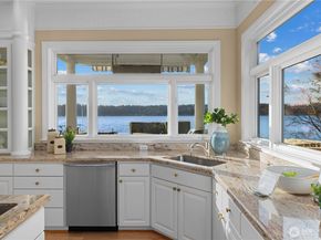 649 E Lake Sammamish Parkway SE, Sammamish WA 98074