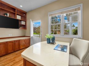 649 E Lake Sammamish Parkway SE, Sammamish WA 98074