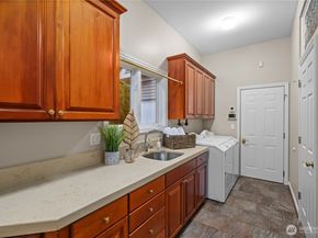 649 E Lake Sammamish Parkway SE, Sammamish WA 98074