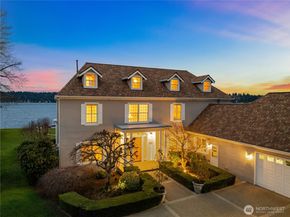 649 E Lake Sammamish Parkway SE, Sammamish WA 98074