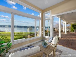 649 E Lake Sammamish Parkway SE, Sammamish WA 98074