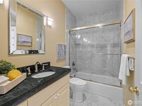 649 E Lake Sammamish Parkway SE, Sammamish WA 98074