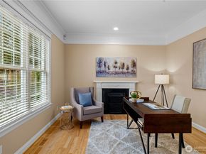 649 E Lake Sammamish Parkway SE, Sammamish WA 98074