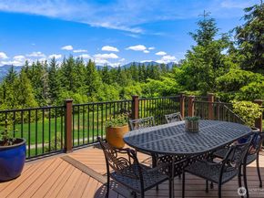6230 Fairway Place SE, Snoqualmie WA 98065