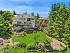 6230 Fairway Place SE, Snoqualmie WA 98065