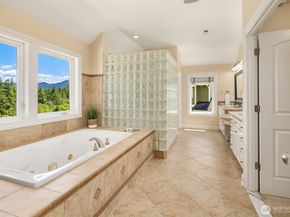 6230 Fairway Place SE, Snoqualmie WA 98065