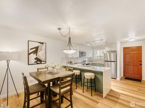 22906 Edmonds Way 10, Edmonds WA 98020