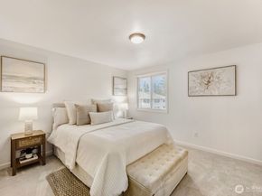 22906 Edmonds Way 10, Edmonds WA 98020