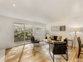 22906 Edmonds Way 10, Edmonds WA 98020