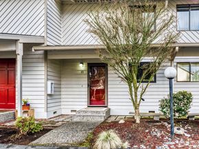 22906 Edmonds Way 10, Edmonds WA 98020
