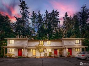 22906 Edmonds Way 10, Edmonds WA 98020