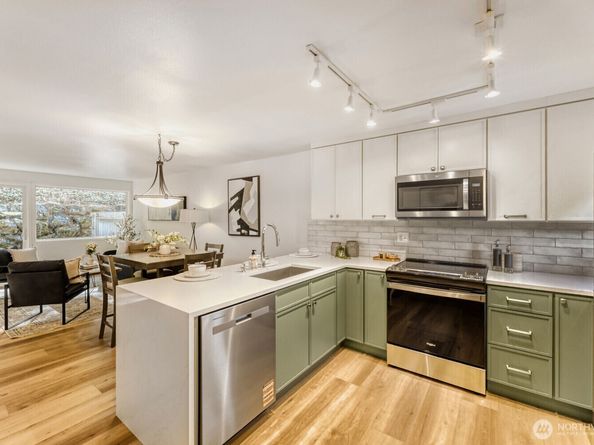 22906 Edmonds Way 10, Edmonds WA 98020