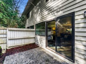 22906 Edmonds Way 10, Edmonds WA 98020