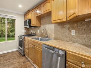 4727 W Lake Sammamish Parkway SE B201, Issaquah WA 98027