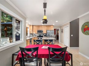 16502 NE 180th Place, Woodinville WA 98072