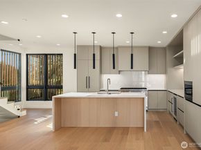 415 99th Avenue NE, Bellevue WA 98004