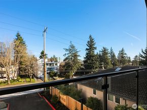 415 99th Avenue NE, Bellevue WA 98004