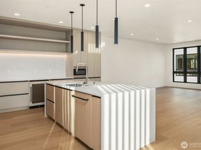 415 99th Avenue NE, Bellevue WA 98004