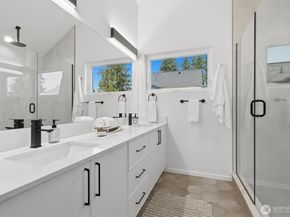 10702 Linden Avenue N, Seattle WA 98133