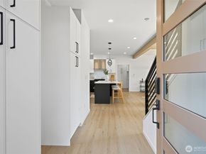 10702 Linden Avenue N, Seattle WA 98133