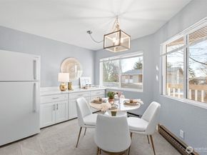 725 9th Avenue S 202, Kirkland WA 98033