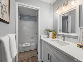 725 9th Avenue S 202, Kirkland WA 98033