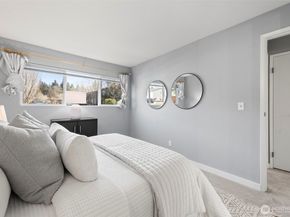 725 9th Avenue S 202, Kirkland WA 98033